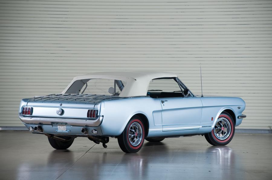  Ford Mustang GT K-Code Convertible 1966 года  (фото 8 из 8)
